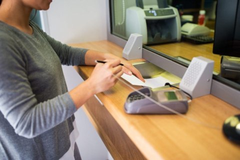 CONTACTA INTERKOM STS-K002L-G, ZESTAW (WZMACNIACZ, MODUŁ DLA INTERESANTA ORAZ OBSŁUGI, ZASILACZ, PĘTLA INDUKCYJNA), SZARY