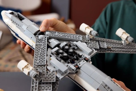 LEGO Icons 10360 Nosiciel wahadłowców