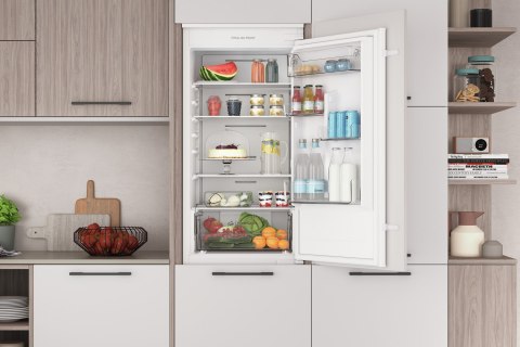 Chłodziarko-zamrażarka INDESIT INC18 T112