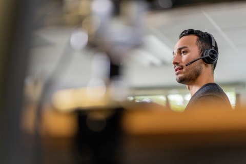 POLY Zestaw słuchawkowy Voyager 4320 z certyfikatem Microsoft Teams USB-C + adapter BT700 (WYPRZEDAŻ)