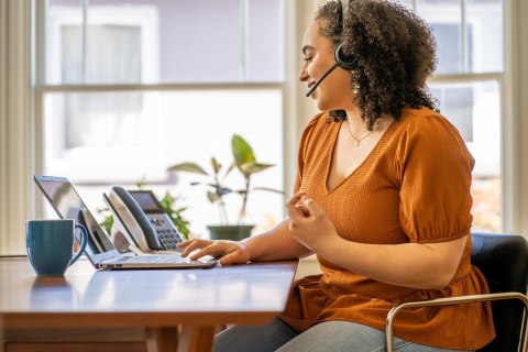 POLY Zestaw słuchawkowy Voyager 4320 z certyfikatem Microsoft Teams USB-C + adapter BT700 (WYPRZEDAŻ)