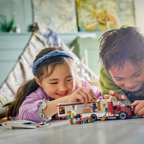 LEGO CITY 60454 Wakacyjny kamper pełen przygód